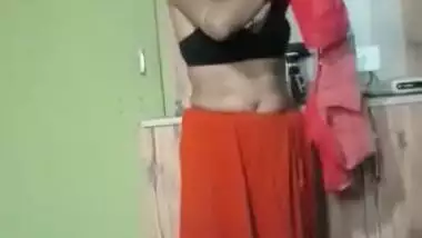 cute desi wife capture nude while changing dress