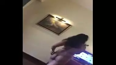 Desi porn video of college girl nude dance in private party