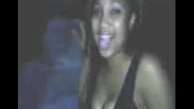 Desi college girl fun with lover in car