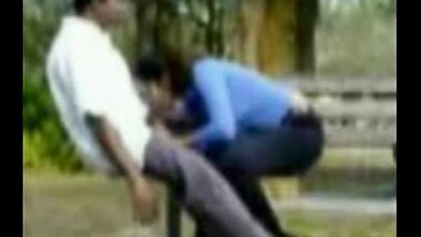 Desi blowjob in park