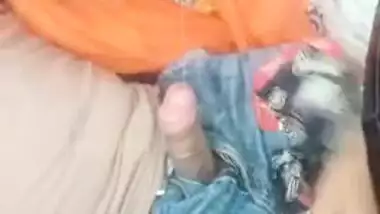 Bangladeshi Muslim beauty blowjob to her boyfriend in car