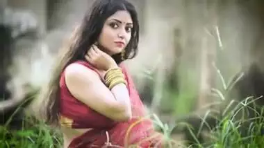 Hot Bengali girl with Massive Figure