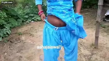 Desi village bhabi pee