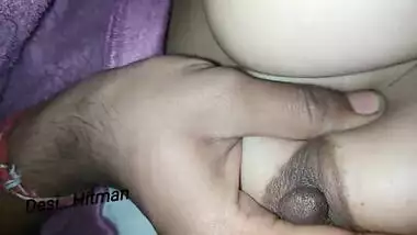 desi aunty hard boobs pressing