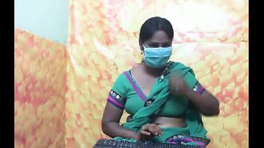 Chennai big boobs busty aunty removed saree and exposed her figure