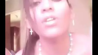 Desi big boobs cam girl exposed her naked beauty with audio