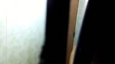 Bhabhi catches peeping tom after bath nude show