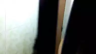 Bhabhi catches peeping tom after bath nude show