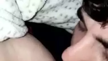 Amateur chudai video of bearded man licking Paki wife's nipple