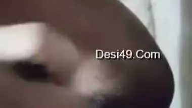 Desi Girl Shaving Her Pussy