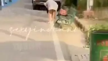 sexyindianwife Flashing Ass on Road in Goa