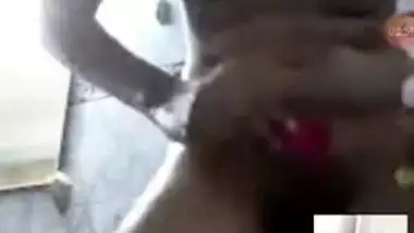 Desi gf Shaving Pussy In Video Call
