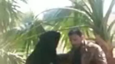 indian muslim girl doing handjob to her Boyfriend in a park