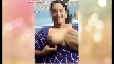 Desi Bhabhi Video Call Mein Uski Boyfriend Ko Boobs Dikhayi Enjoy Kardi He