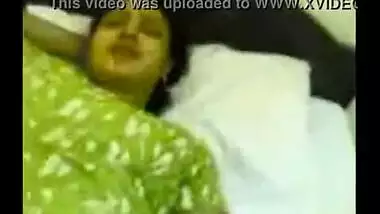 Mature Paki aunty having sex with her servant