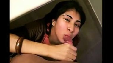 Hot Indian Girl blowjob MMS