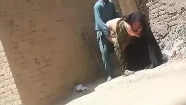 Desi sex video of a slut wife in hijab outdoor sex with her lover