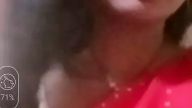 Village bhabhi removes bra and shows big boobs viral MMS