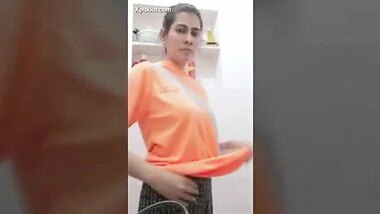 Desi Alisha bhabhi in bAthroom