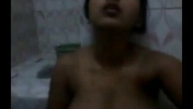 Smart Indian Girl selffilmed her pussy fingering in Bathroom