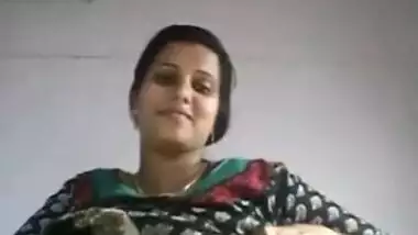 Indian Woman Shows Tits