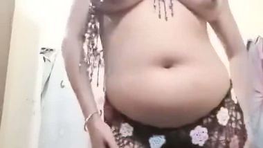 Assamese Bhabhi Shows Her Boobs and Pussy