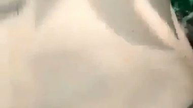 Guy fucks his 18-year-old GF’s pussy in Indian outdoor sex