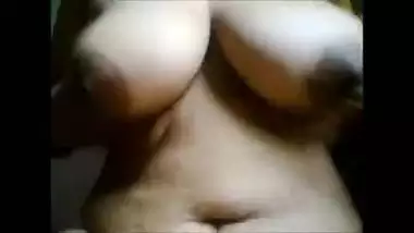 Aunty's Mote Mast Doodh - Movies.