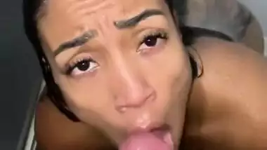 Getting A Delicious Blowjob At Bath Time