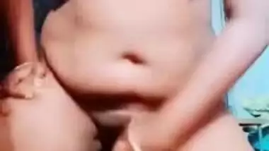 Desi aunty fucking pussy vegetable