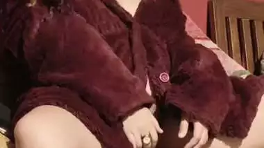 Maroon woolen overcoat viral Indian girl nude pussy