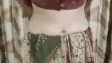 please say who is she or which movie ??? super hot desi for handjob