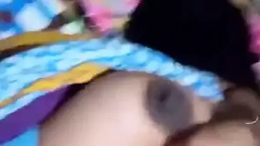 Bhabi Showing Her Boobs New Leaked MMS