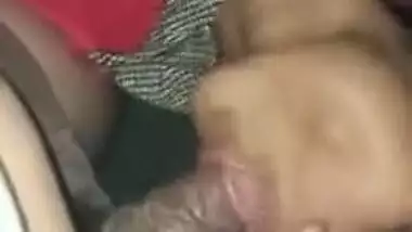Desi Randi slut enjoys XXX blowjob and getting it on vaginally in bed
