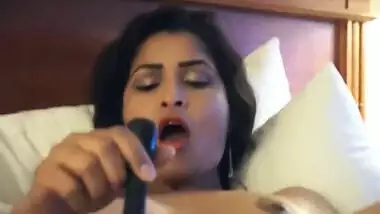 Bangla x video of a horny lady in a hotel room