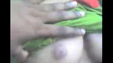 Hot Bhabhi’s boobs pressed and crushed in the park