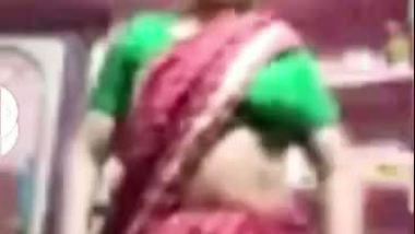 Village aunty saree lifting naked pussy viral show