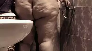 Big ass paki aunty standing fucking with young bf in bathroom