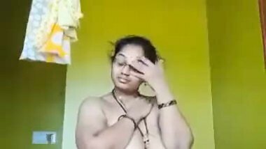 Milk tanker bhabhi removing nighty viral clip