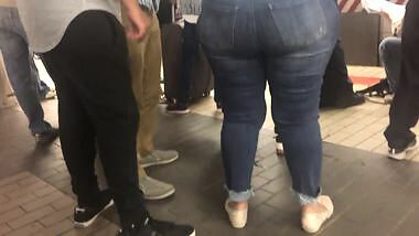 WIDE milf booty