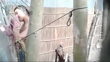 Village girl outdoor bath secretly captured