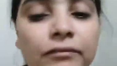 Beautiful Pakistani girl boob show selfie