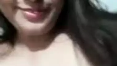 Beautiful Desi girl showing her big boobs