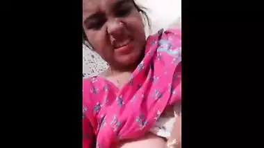 Big boobs college girl seduces her boyfriend with a sexy video