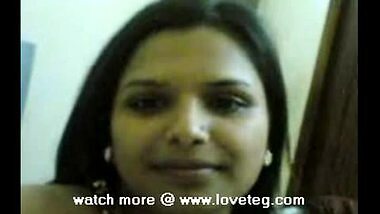 Indian Confident Girl Showing Nice Boobs