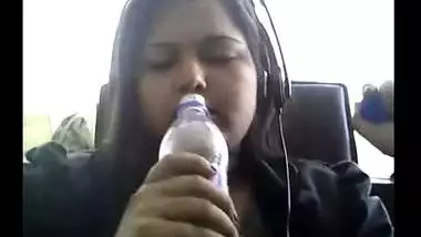 Hot Indian Aunty on Webcam Sqeezing her Naked Big Boobs Mms
