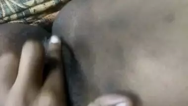 Tamil Girl Shows her opened Pussy