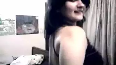 Sexy Indian college babe strips to expose bare back and huge ass