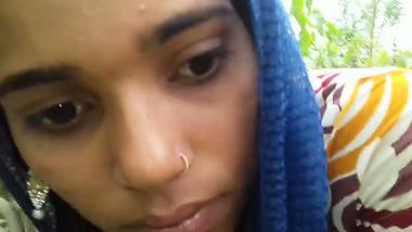 Pakistani guy enjoys outdoor sex with a sexy desi girl