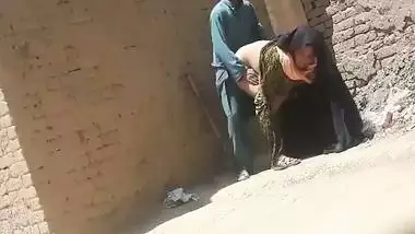 Pakistani dehati outdoor sex